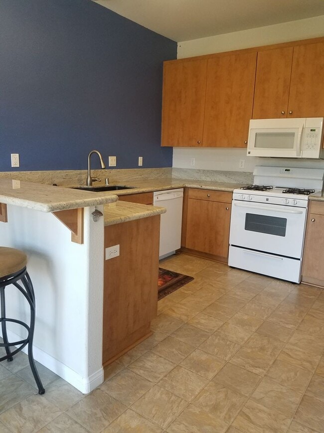 810 Lawrence Dr in San Luis Obispo, CA - Building Photo - Building Photo