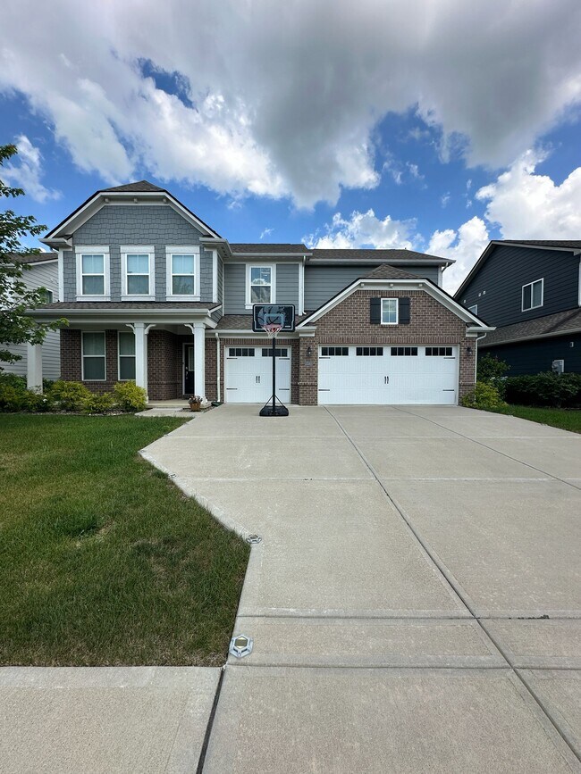 17364 Americana Xing in Noblesville, IN - Foto de edificio - Building Photo