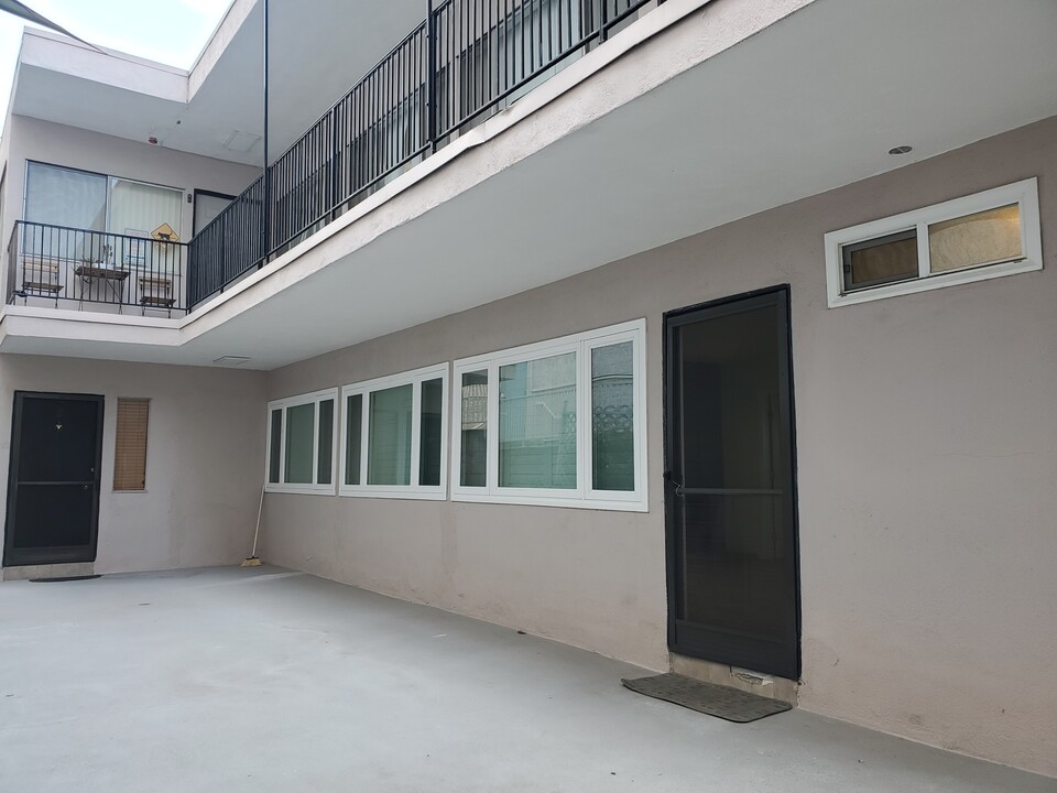 12850 Moorpark St, Unit 1 in Studio City, CA - Foto de edificio