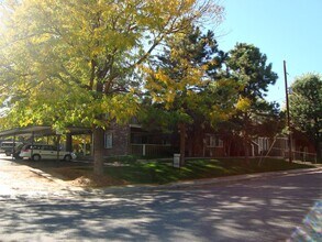 857 S Van Gordon Ct in Lakewood, CO - Building Photo - Building Photo