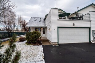 438 NW 19th St, Unit Unit 54 in Redmond, OR - Building Photo