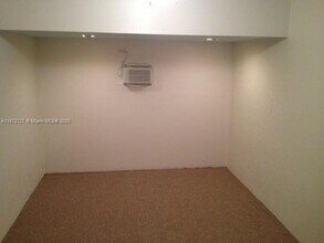 5827 NW 57th Ave in Tamarac, FL - Building Photo - Building Photo