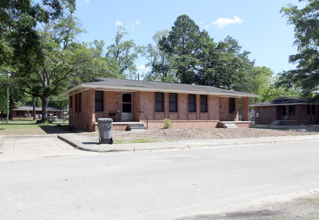 500 Marvin St in Fairmont, NC - Foto de edificio