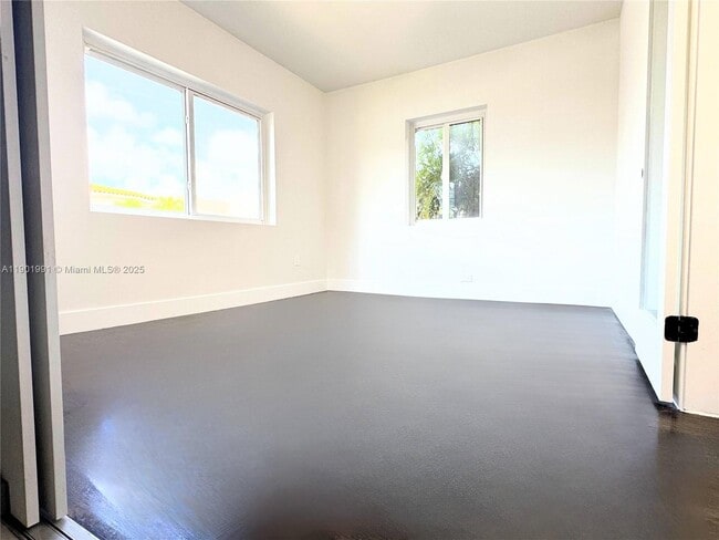 7325 Byron Ave in Miami Beach, FL - Building Photo - Building Photo
