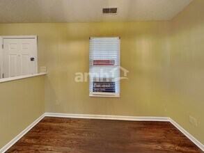 8749 Trumpeter Dr in Indianapolis, IN - Foto de edificio - Building Photo