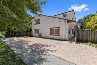 5410 SW 43rd Terrace in Fort Lauderdale, FL - Building Photo - Building Photo