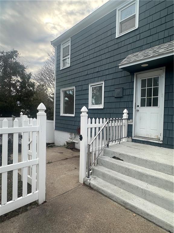 property at 10 W Main Rd