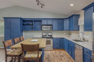 911 Shellinger St in North Pole, AK - Building Photo - Building Photo