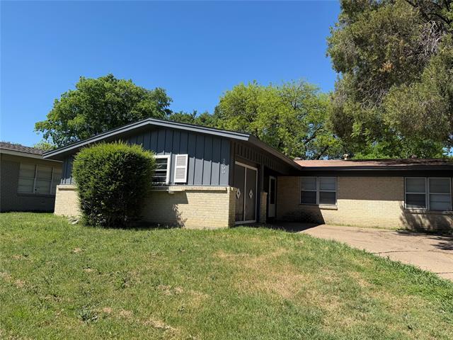 property at 2800 W Fuller Ave