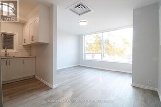 199 Augusta Ave in Toronto, ON - Building Photo - Building Photo