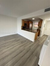 2820 Riverside Dr in Coral Springs, FL - Building Photo - Building Photo