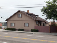 2830-2912 1/2 E 8th St in National City, CA - Foto de edificio - Building Photo