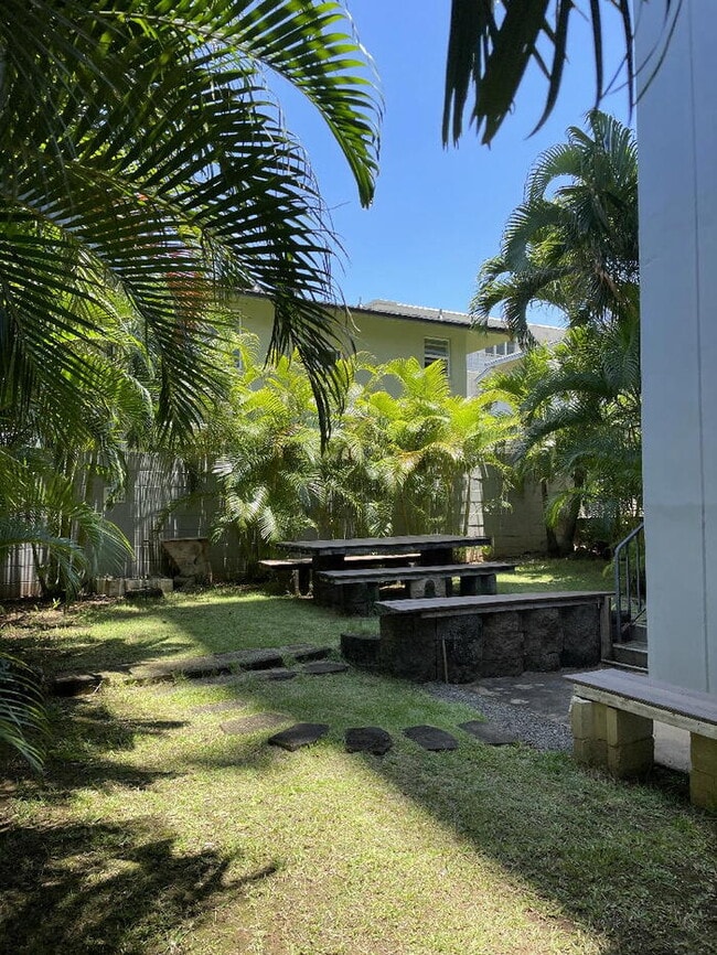 1541 Dominis St in Honolulu, HI - Building Photo - Building Photo