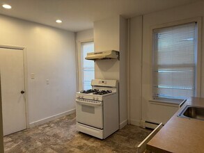 184 London St, Unit 1 in Boston, MA - Building Photo - Building Photo
