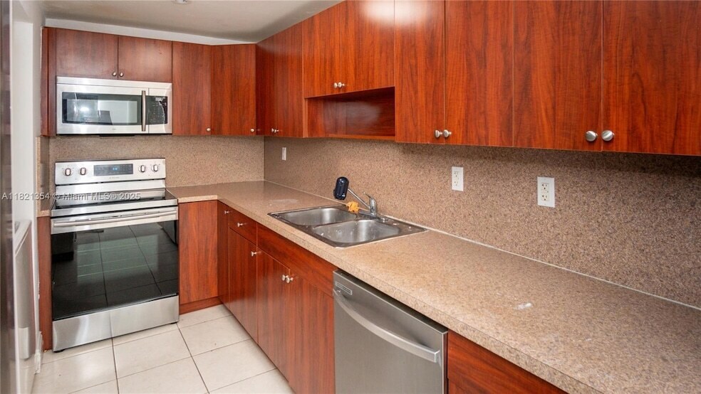 10090 NW 80th Ct, Unit 1245 in Miami Lakes, FL - Building Photo
