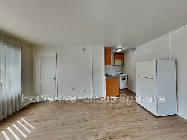 property at 601 W Augusta Ave