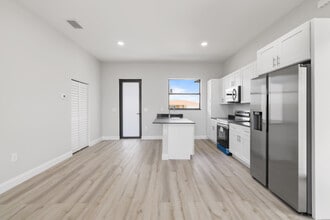 8014 Mangrove Cir in La Belle, FL - Building Photo - Building Photo