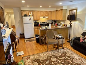6658 W Devon Ave in Chicago, IL - Building Photo - Building Photo