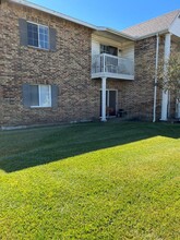 Stuart Apartments in Baytown, TX - Foto de edificio - Building Photo