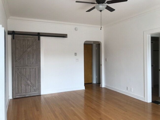 1976 Hillhurst Ave in Los Angeles, CA - Building Photo - Building Photo