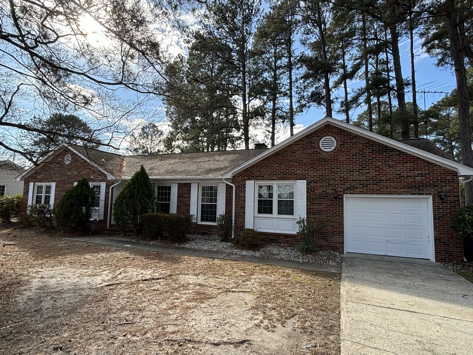 5823 Weatherford Rd in Fayetteville, NC - Building Photo