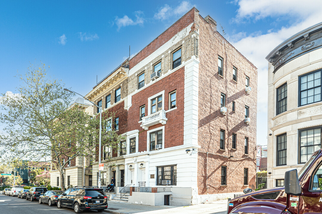 345 New York Ave in Brooklyn, NY - Building Photo