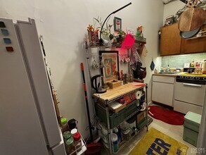 16 Davis Ave, Unit 3 in Brookline, MA - Building Photo - Building Photo