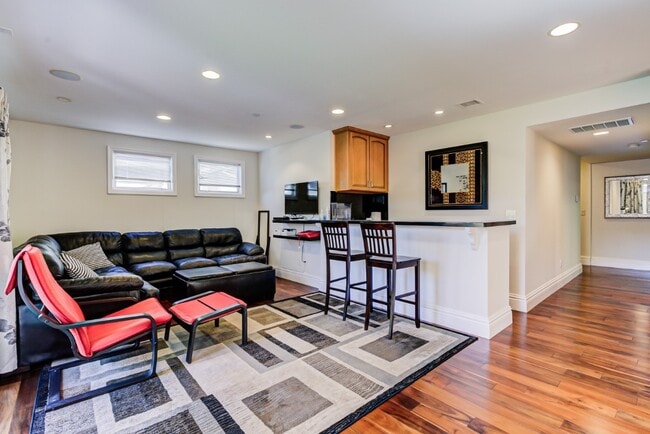 2504 23rd St, Unit #A UNFURNISHED in Santa Monica, CA - Foto de edificio - Building Photo