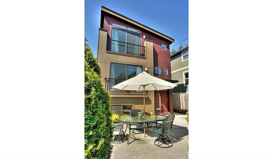 5231 11th Ave NE in Seattle, WA - Building Photo