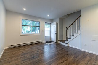 72 Tudor Ln in Bay Shore, NY - Building Photo - Building Photo