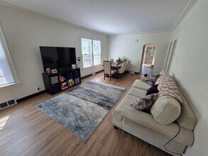 6614 5th Ave in Kenosha, WI - Building Photo - Building Photo