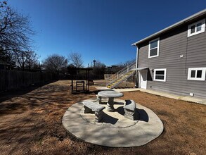 319 S Olive St in San Antonio, TX - Building Photo - Building Photo