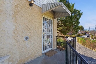 166 Park Hill Ave in Yonkers, NY - Building Photo - Building Photo