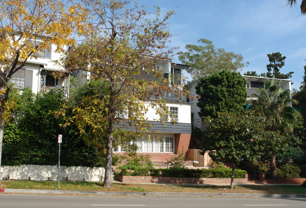 1306 S Beverly Glen Blvd in Los Angeles, CA - Foto de edificio