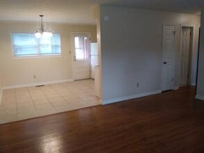 1592 Coombs Dr in Tallahassee, FL - Building Photo - Building Photo