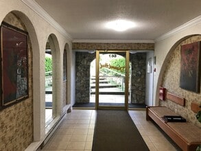 Diamond Head Apartments in Victoria, BC - Building Photo - Building Photo