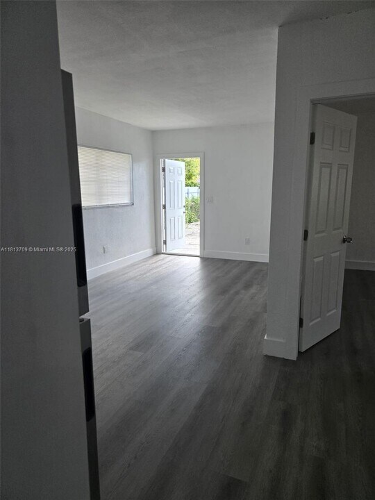 2617 NW 23rd Ave in Miami, FL - Building Photo