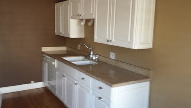 1311 E 1st St, Unit 11 in Long Beach, CA - Foto de edificio - Building Photo