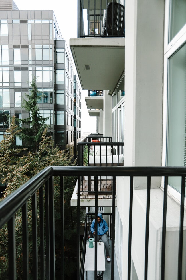 2717 Western Ave, Unit 5018 in Seattle, WA - Building Photo - Building Photo