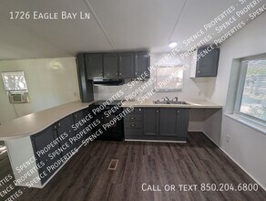 1726 Eagle Bay Ln in Navarre, FL - Foto de edificio - Building Photo
