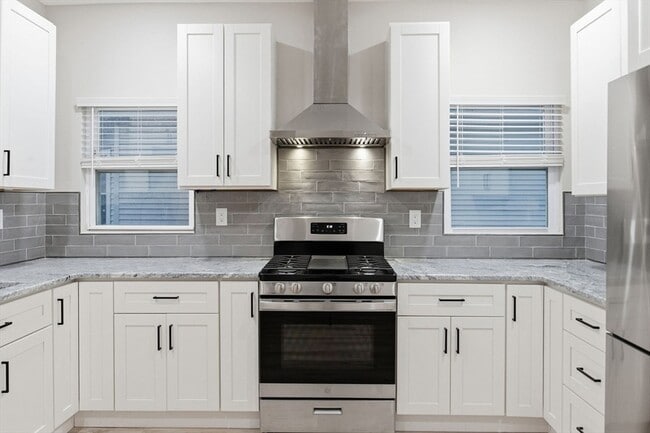 43 Lonsdale St, Unit 2 in Boston, MA - Foto de edificio - Building Photo