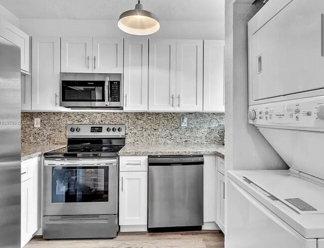 3791 NW 78th Ave in Hollywood, FL - Building Photo - Building Photo
