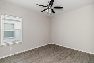 1204 Shavano Dr, Unit 2 in Edinburg, TX - Building Photo - Building Photo