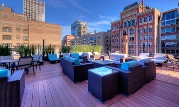 260 E Chestnut St in Chicago, IL - Building Photo - Building Photo