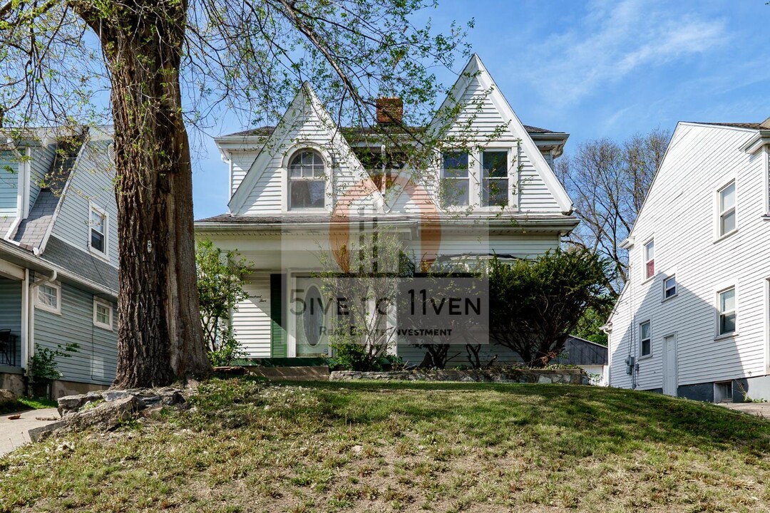 105 E Hillcrest Ave in Dayton, OH - Building Photo