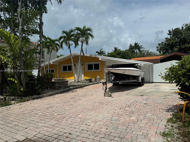 260 Fernwood Rd in Key Biscayne, FL - Building Photo - Building Photo