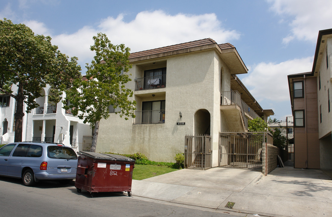 828 S Maryland Ave in Glendale, CA - Foto de edificio