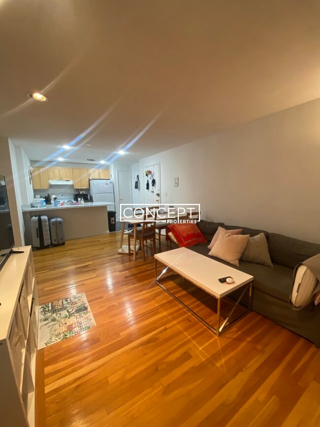 50 Evergreen St, Unit 37 in Boston, MA - Building Photo - Building Photo