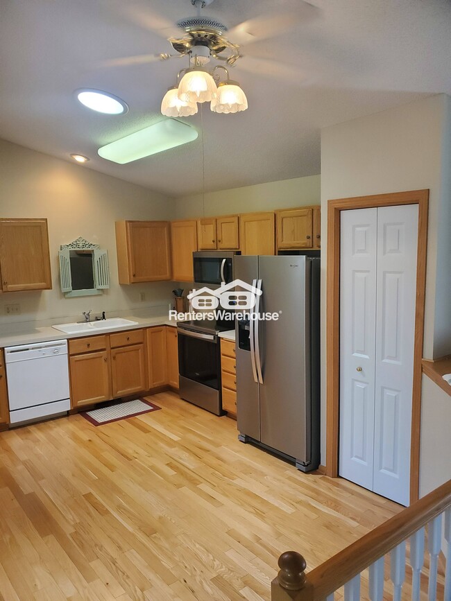 9754 Yucca Ln N in Maple Grove, MN - Building Photo - Building Photo