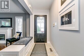 368 Kittridge Rd in Oakville, ON - Building Photo - Building Photo